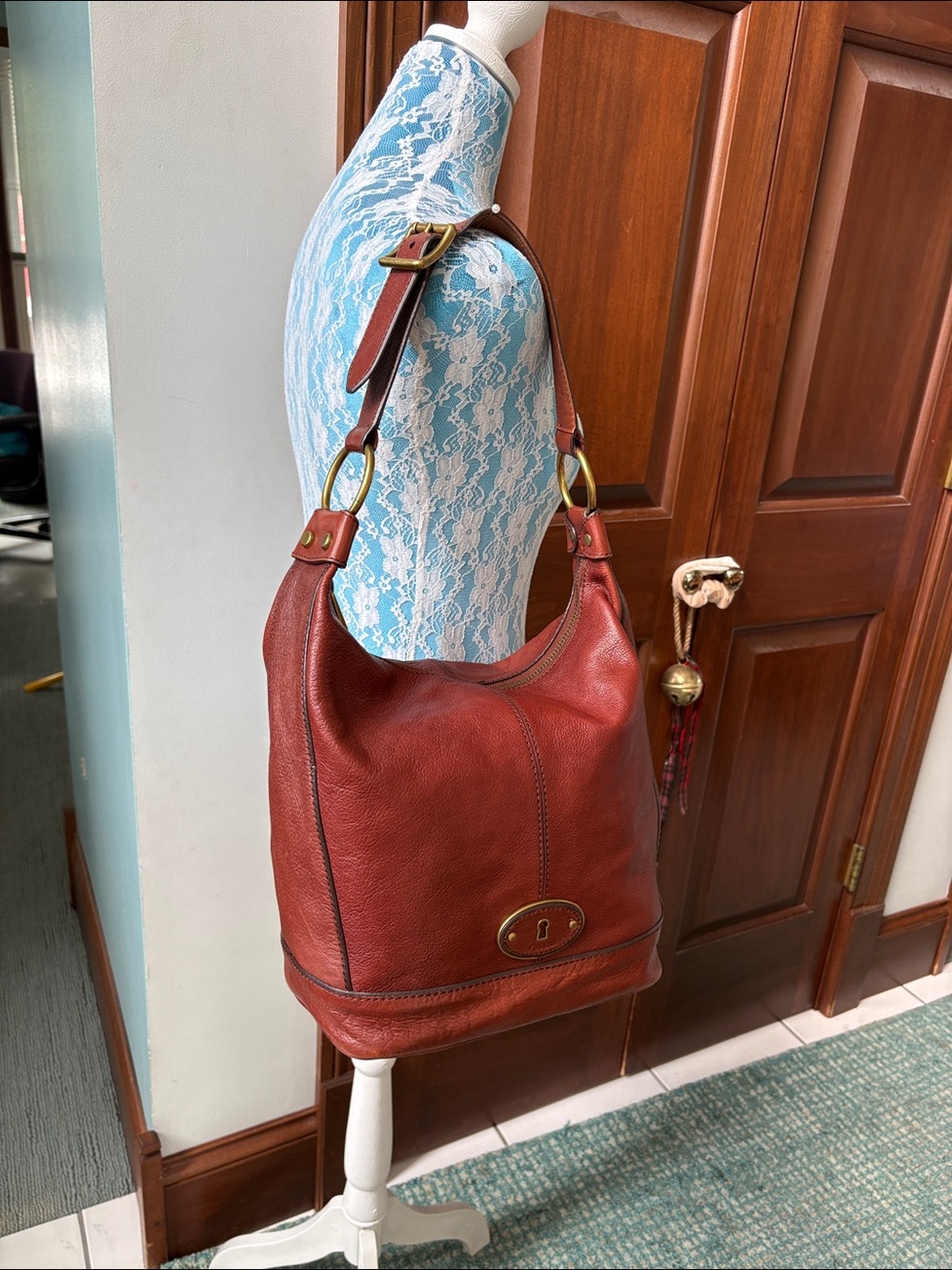 Fossil   Shoulder Bag  bucket bag  hobo bag  genuine leather
Saddle Brown  EUC - Picture 2 of 14